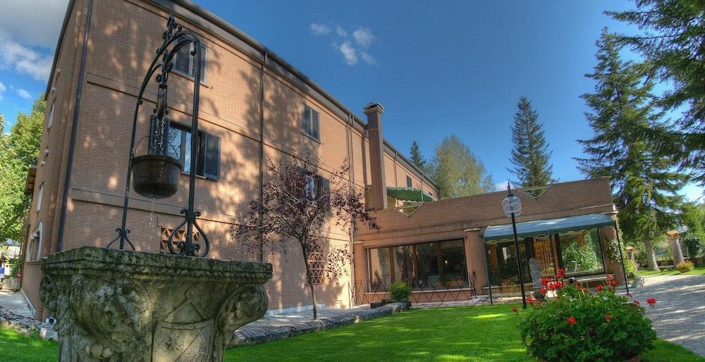 Lh Albergo Il Picchio Pescasseroli Extérieur photo
