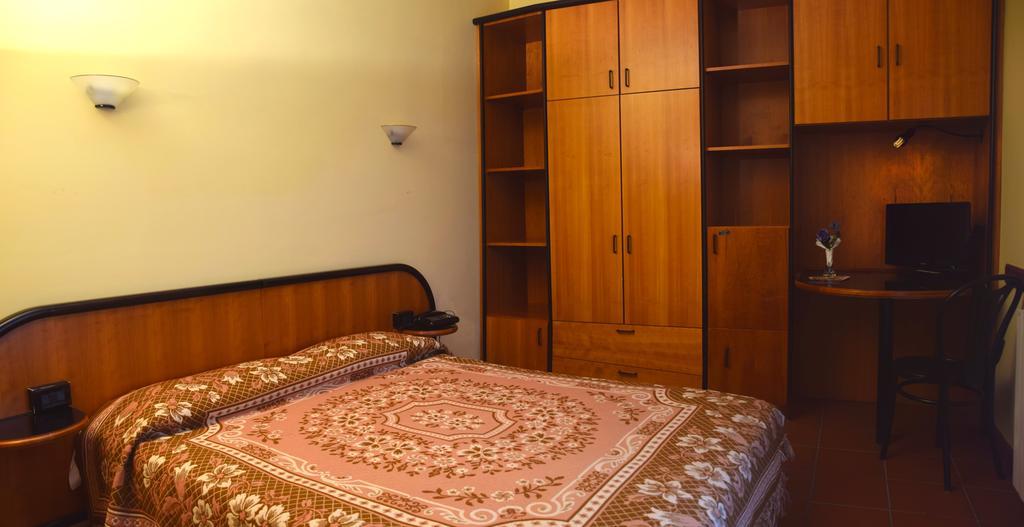 Lh Albergo Il Picchio Pescasseroli Chambre photo