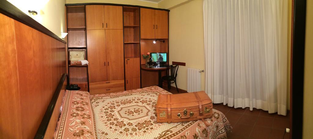 Lh Albergo Il Picchio Pescasseroli Chambre photo